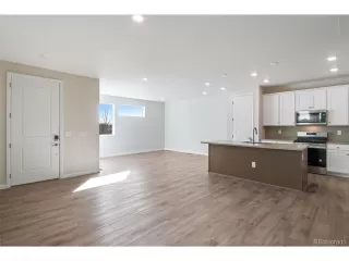 Photo #5: 4247188 Listing