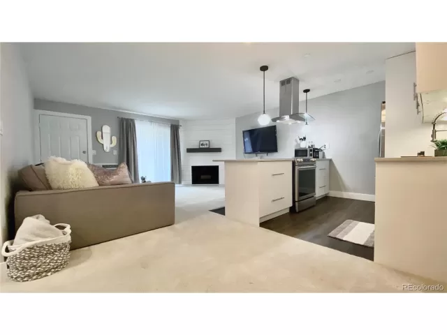 MLS: 4249367 Condo For Sale