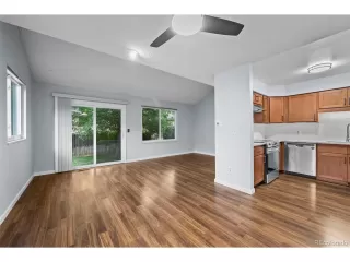 Photo #5: 4256874 Listing