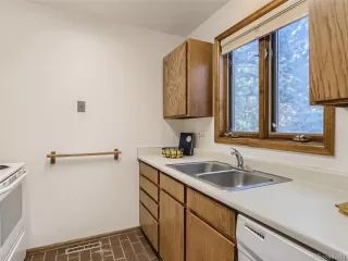 Photo #5: 4259004 Listing