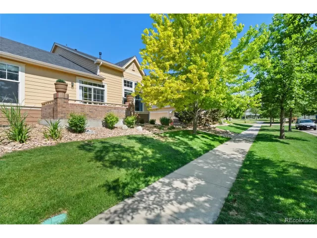 MLS: 4272491 Condo For Sale