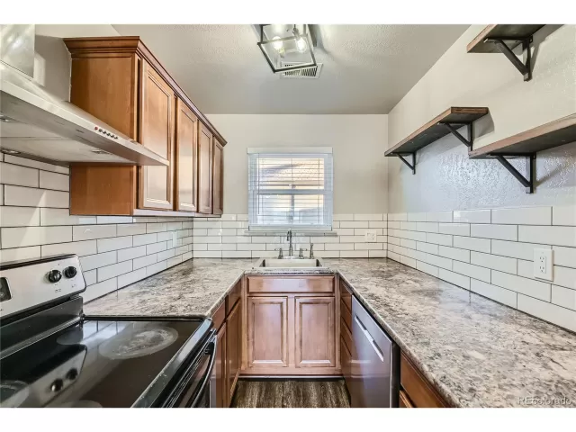 MLS: 4274066 Condo For Sale