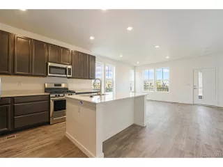 Photo #4: 4284939 Listing