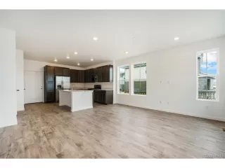 Photo #5: 4284939 Listing