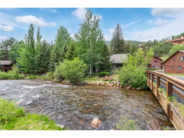 MLS: 4293172 Condo For Sale