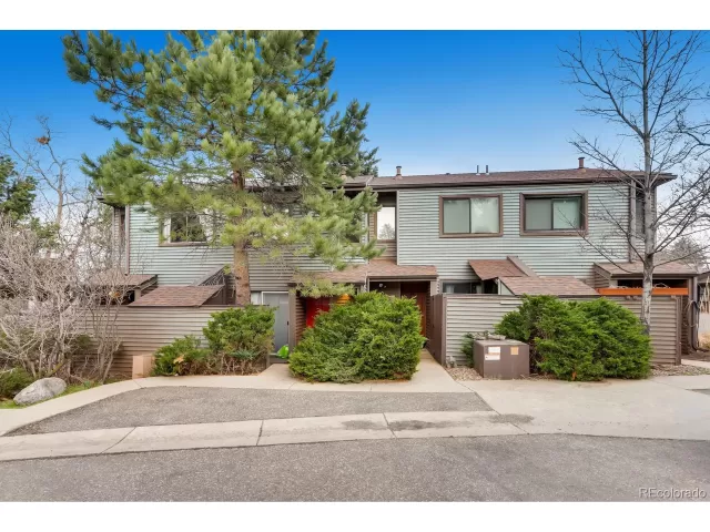 MLS: 4298987 Condo For Sale