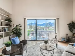 Photo #5: 4301373 Listing