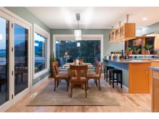 Photo #6: 4305372 Listing