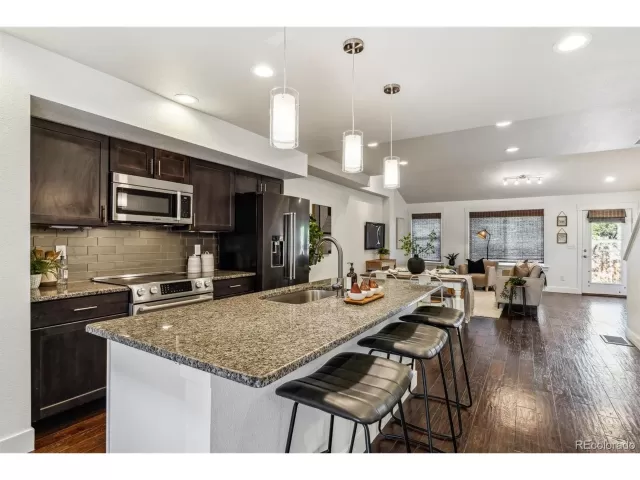 MLS: 4322013 Condo For Sale