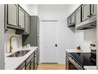 Photo #5: 4330838 Listing