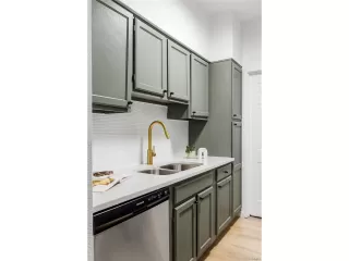 Photo #6: 4330838 Listing