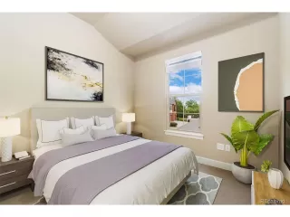 Photo #5: 4342664 Listing