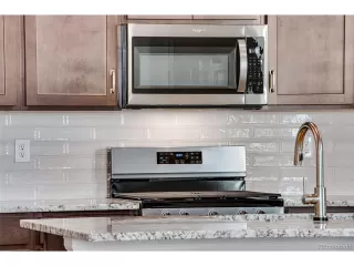 Photo #5: 4357158 Listing