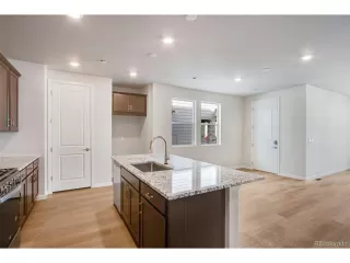 Photo #6: 4357158 Listing