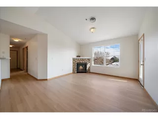 Photo #3: 4367035 Listing 