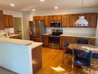 Photo #4: 4369186 Listing