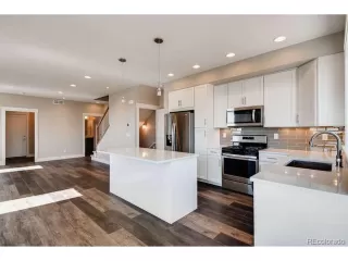 Photo #2: 4374401 Listing