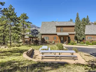 Photo #3: 4374472 Listing