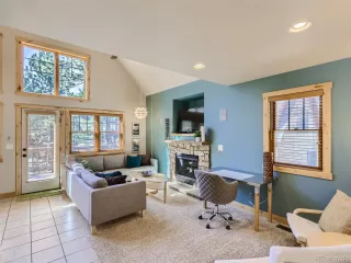 Photo #4: 4374472 Listing