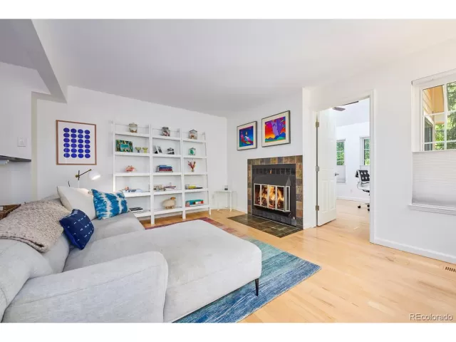 MLS: 4387418 Condo For Sale