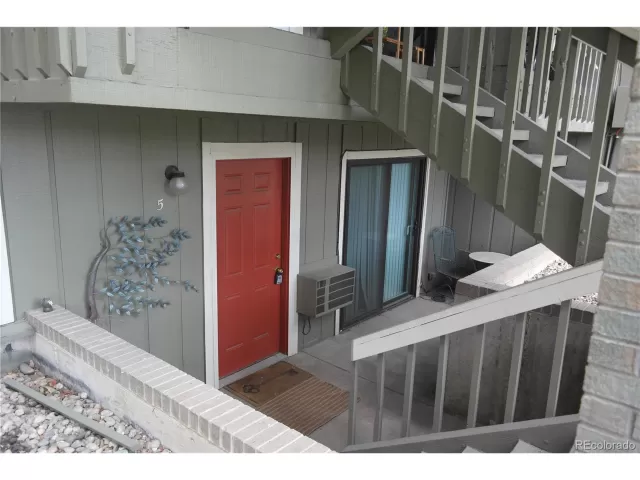 MLS: 4390268 Condo For Sale