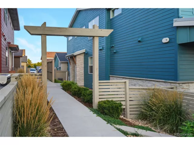 MLS: 4392704 Condo For Sale