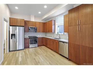Photo #3: 4392704 Listing