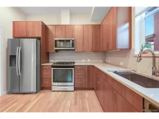 Photo #5: 4392704 Listing