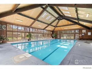 Photo #6: 4408915 Listing