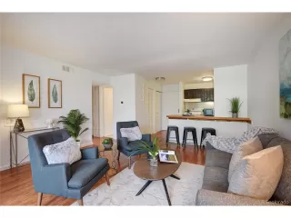 Photo #3: 4419316 Listing