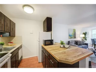 Photo #5: 4419316 Listing