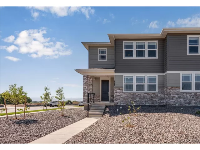 MLS: 4432859 Condo For Sale