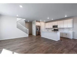 Photo #1: 4432859 Listing 