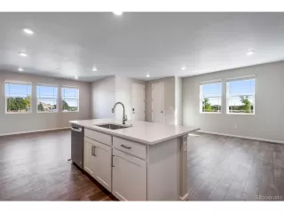 Photo #6: 4432859 Listing 