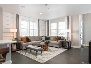 Photo #2: 4458642 Listing