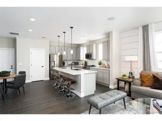 Photo #5: 4458642 Listing