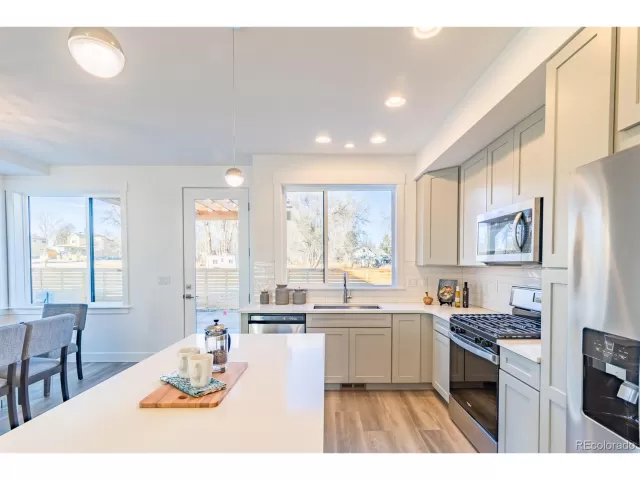 MLS: 4474752 Condo For Sale