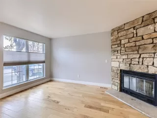 Photo #5: 4477008 Listing