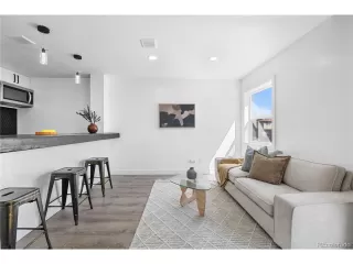 Photo #2: 4491580 Listing