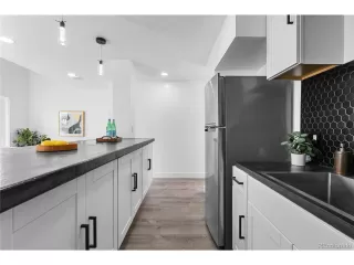 Photo #6: 4491580 Listing