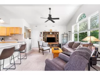 Photo #4: 4492286 Listing 