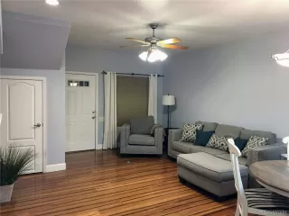 Photo #5: 4518964 Listing