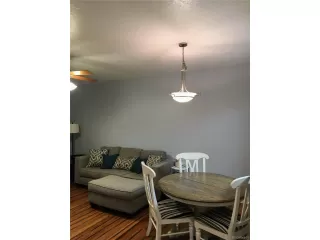 Photo #6: 4518964 Listing