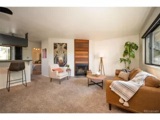 Photo #5: 4519527 Listing