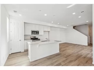 Photo #3: 4523494 Listing