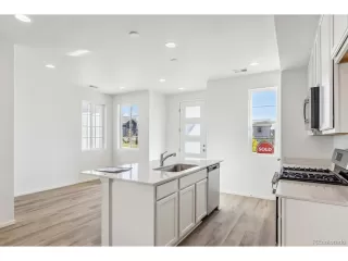 Photo #5: 4523494 Listing