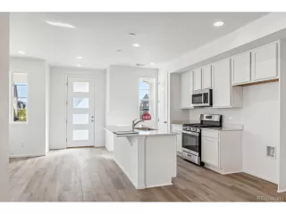 Photo #6: 4523494 Listing