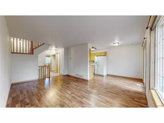 Photo #5: 4535772 Listing