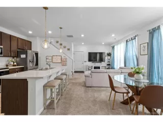 Photo #2: 4537661 Listing