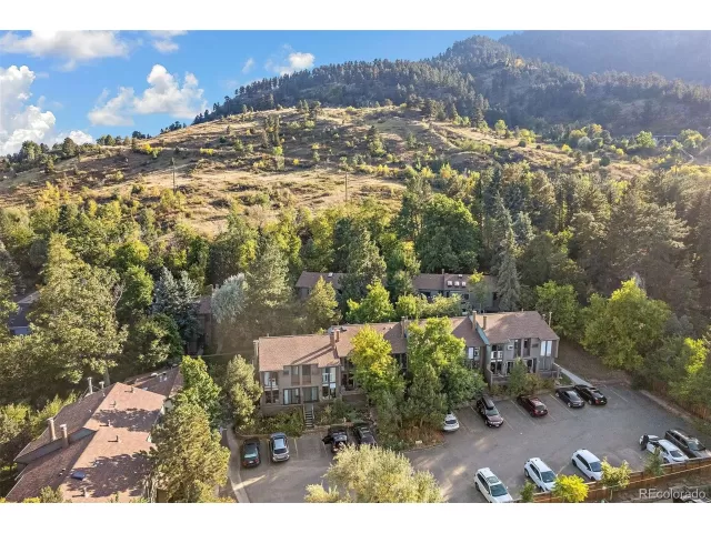 MLS: 4538196 Condo For Sale